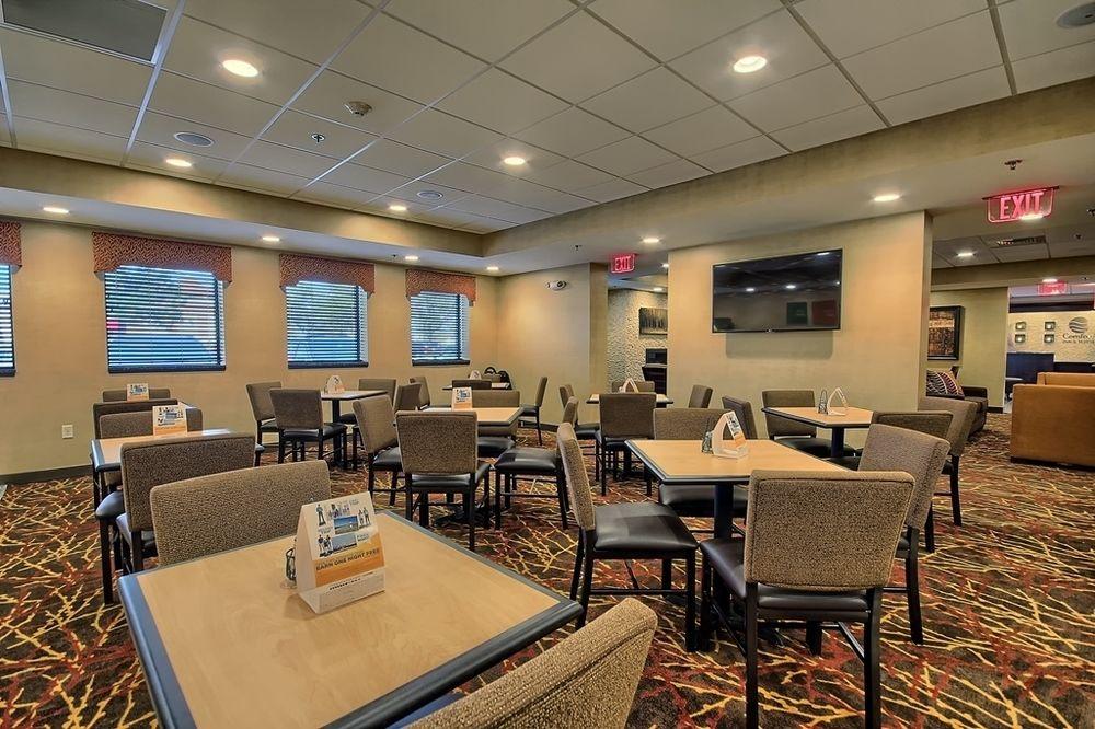 Comfort Inn & Suites Wadsworth Buitenkant foto