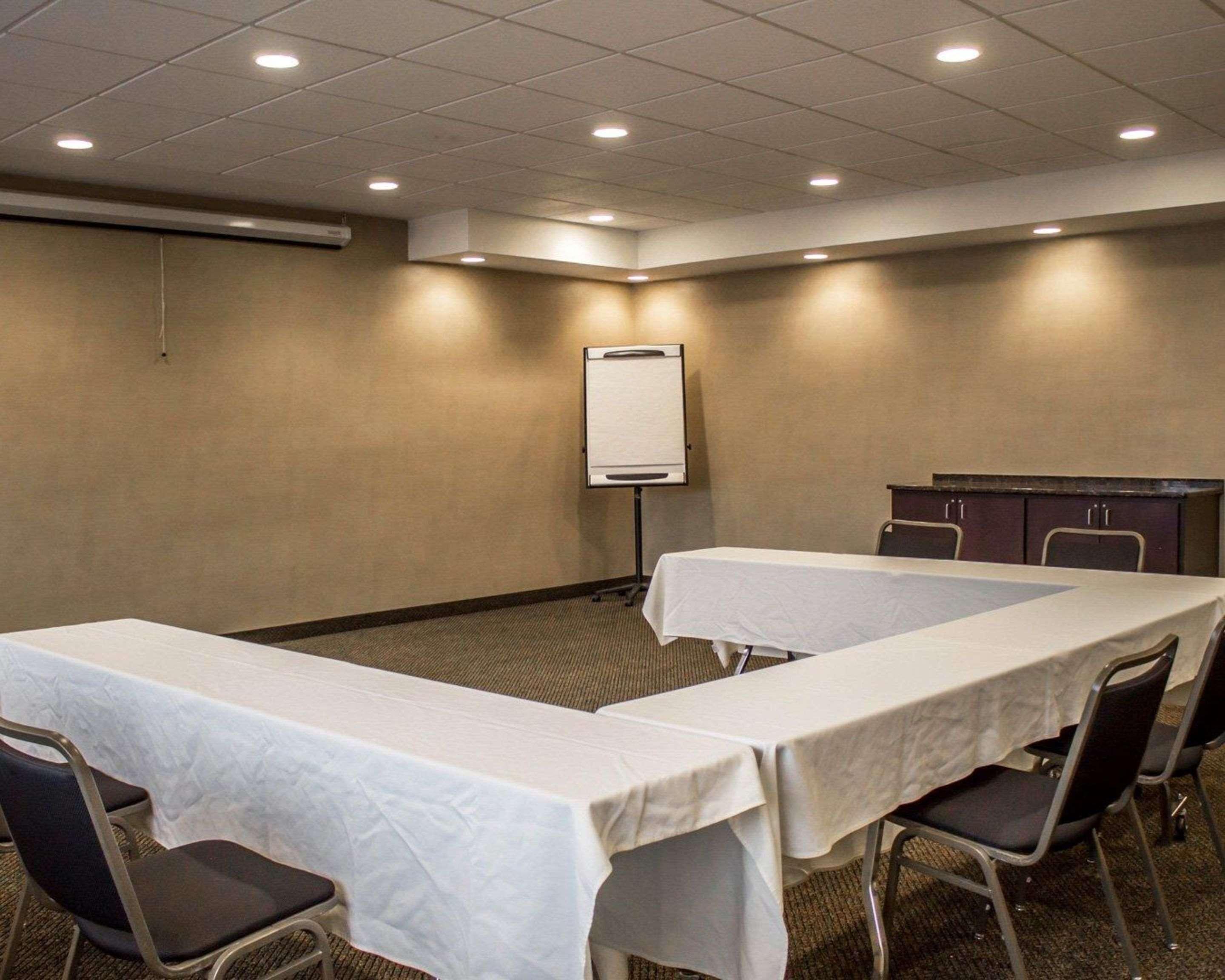 Comfort Inn & Suites Wadsworth Buitenkant foto