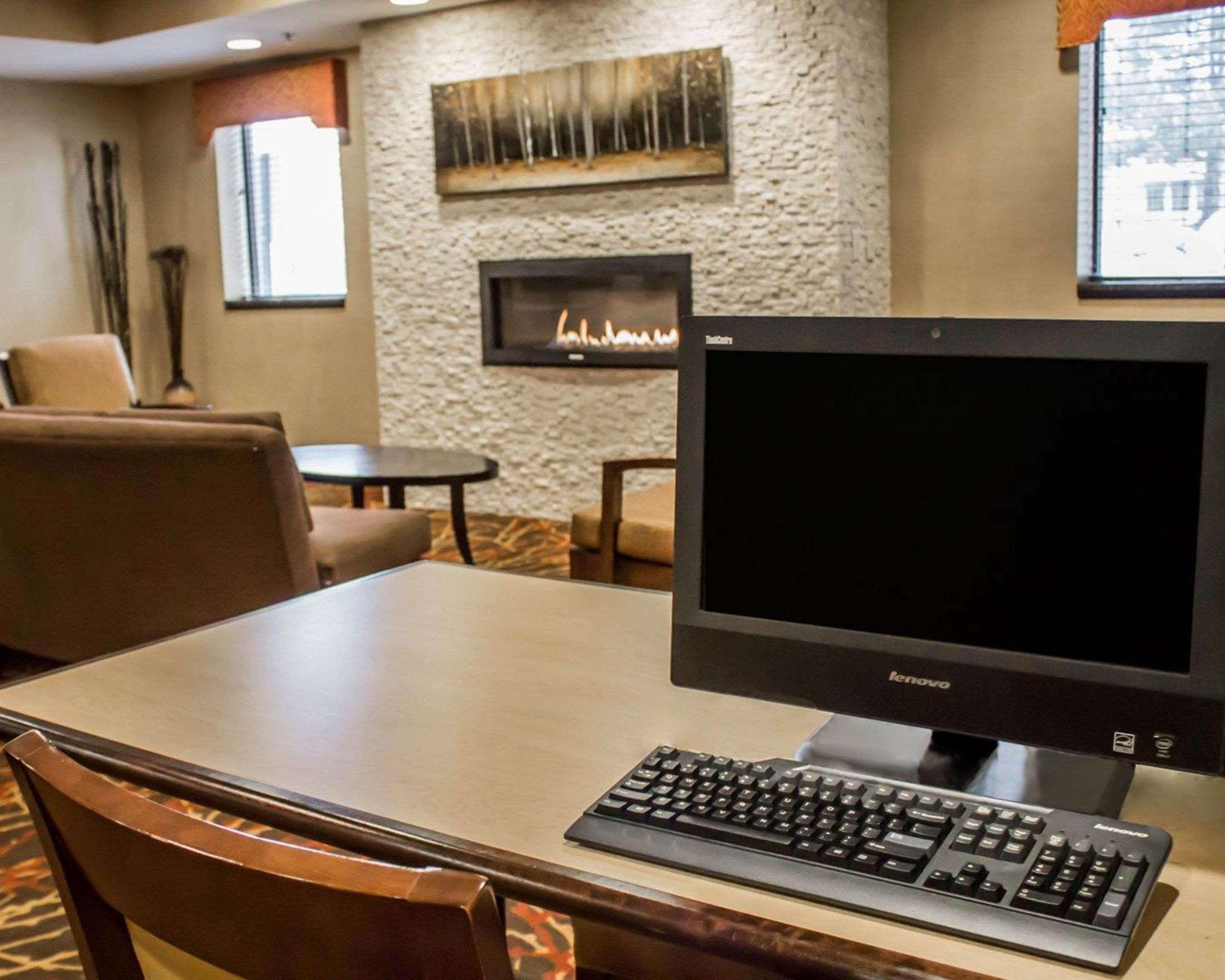 Comfort Inn & Suites Wadsworth Buitenkant foto
