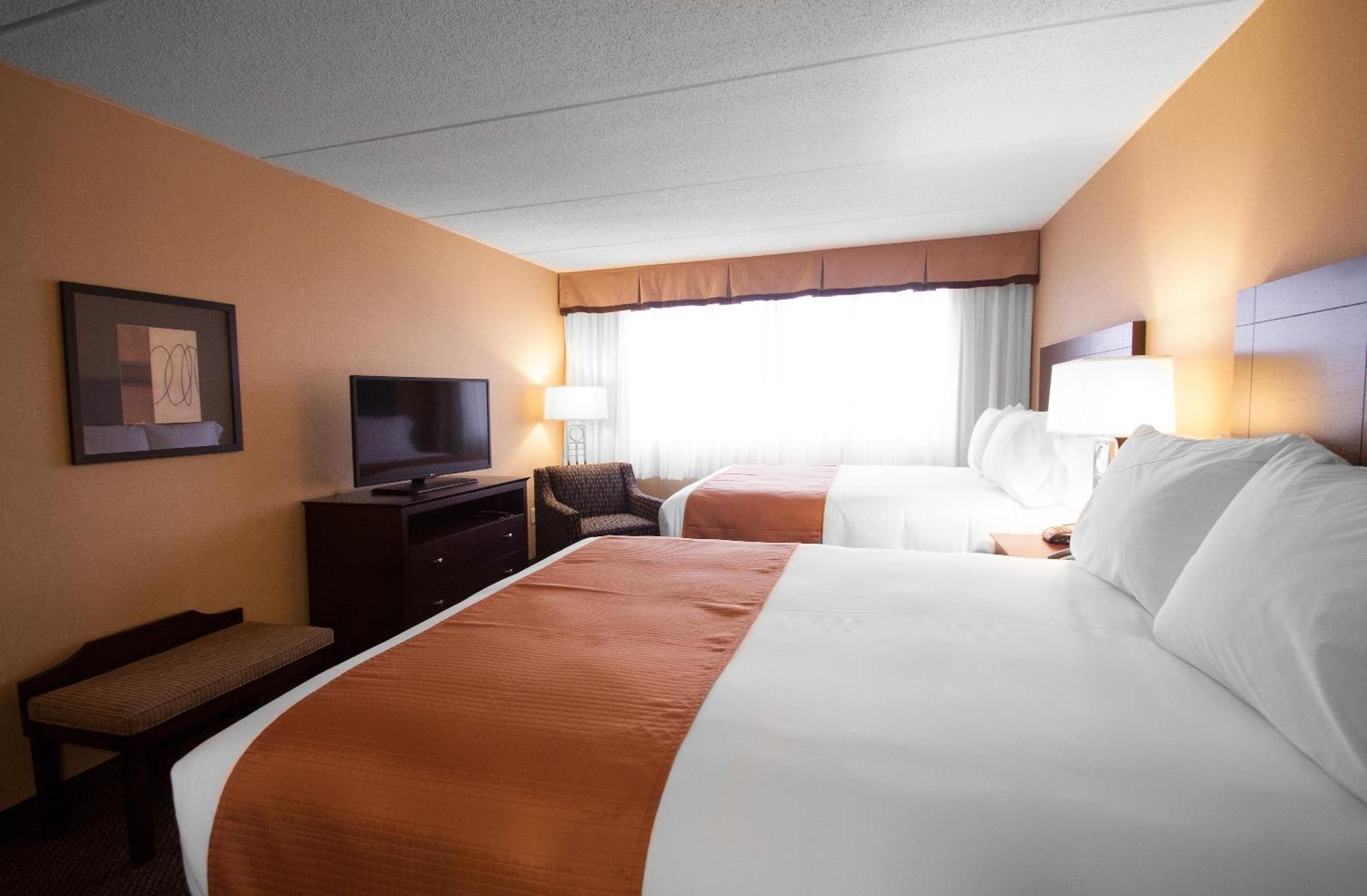 Comfort Inn & Suites Wadsworth Buitenkant foto