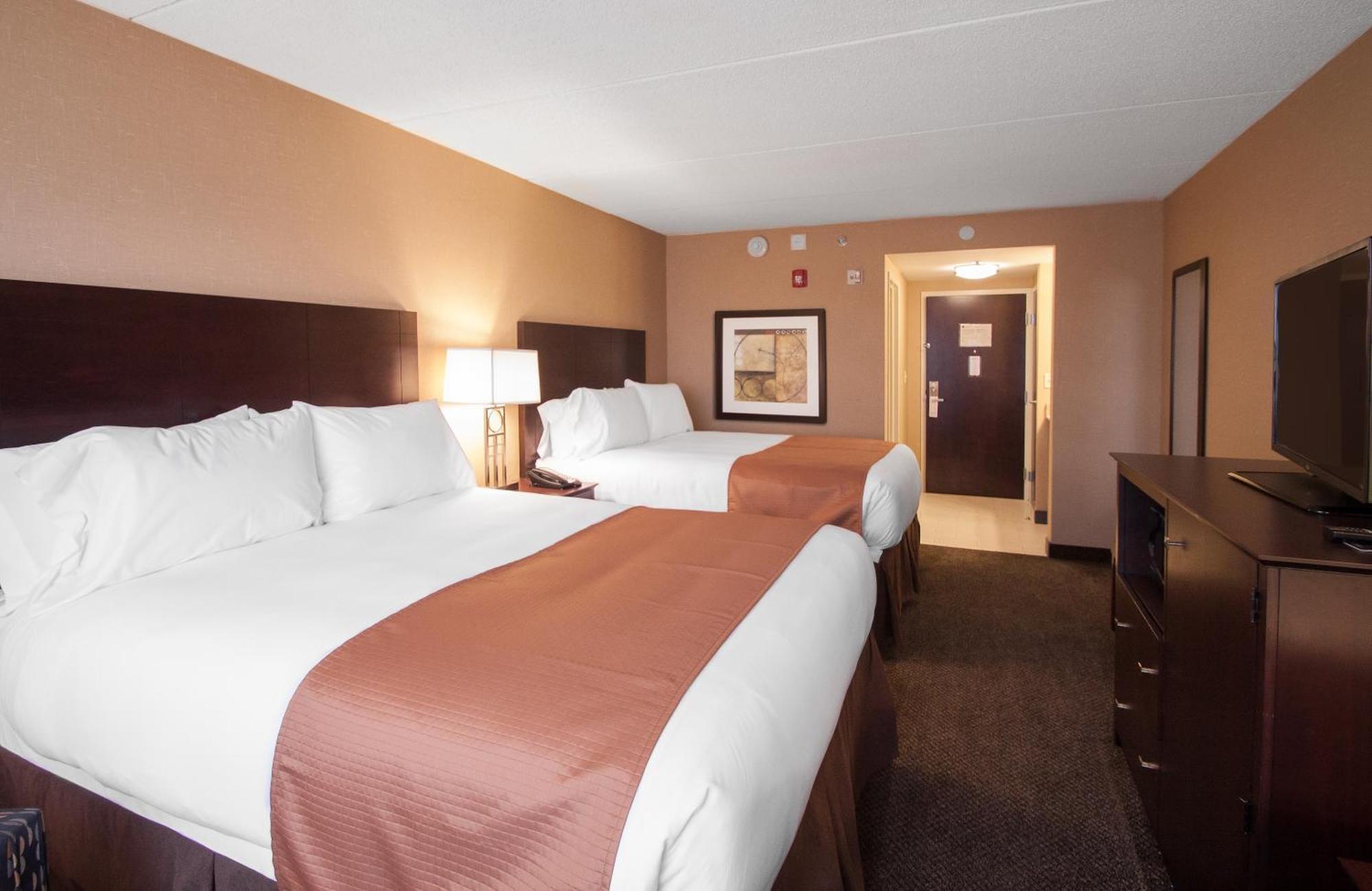 Comfort Inn & Suites Wadsworth Buitenkant foto