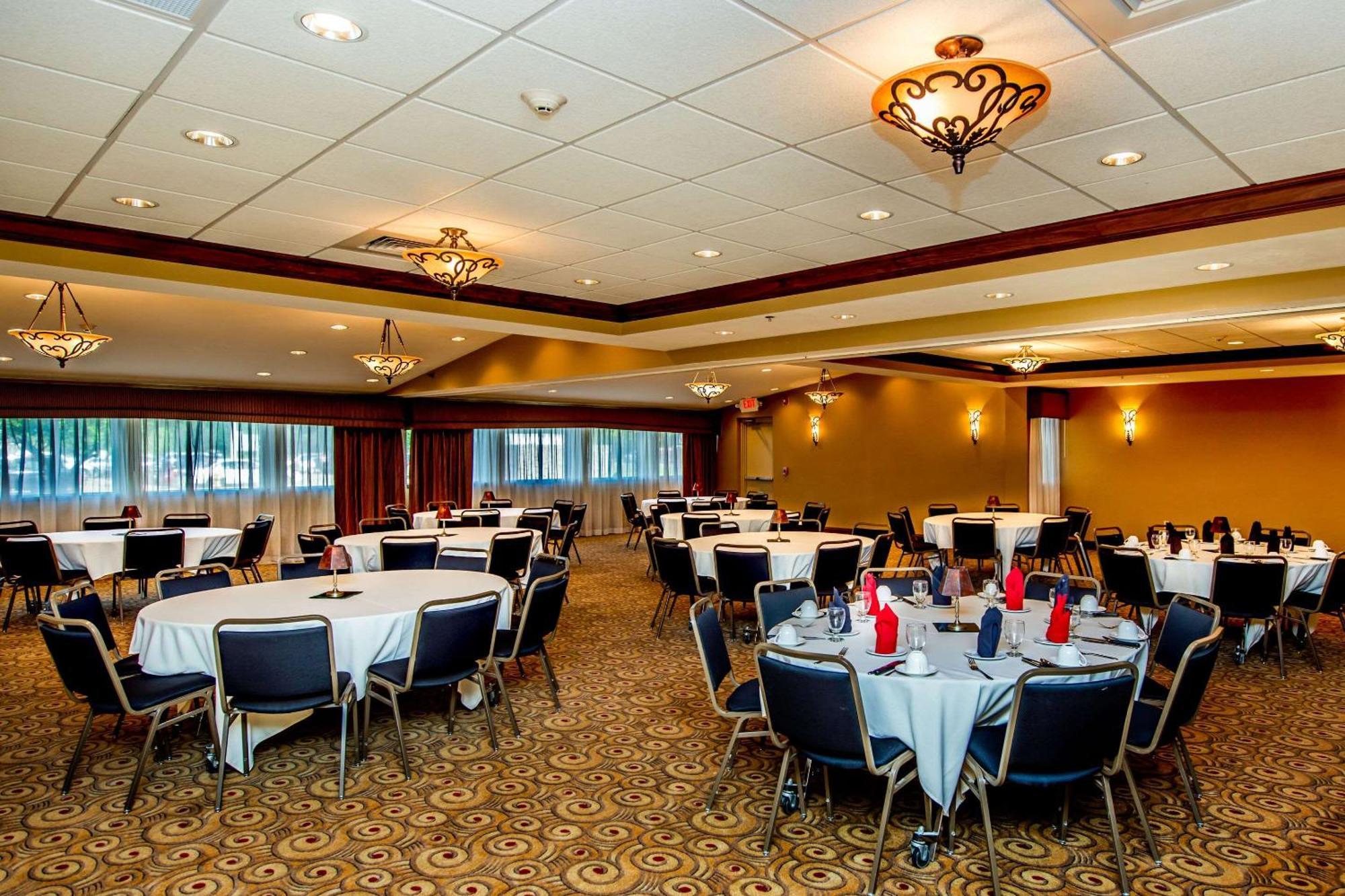 Comfort Inn & Suites Wadsworth Buitenkant foto