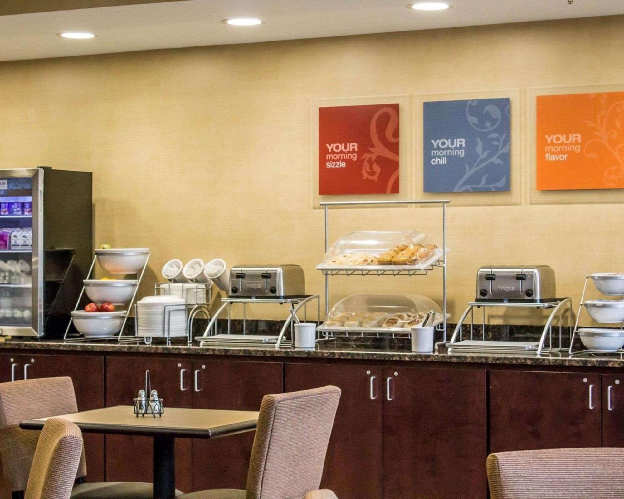 Comfort Inn & Suites Wadsworth Buitenkant foto