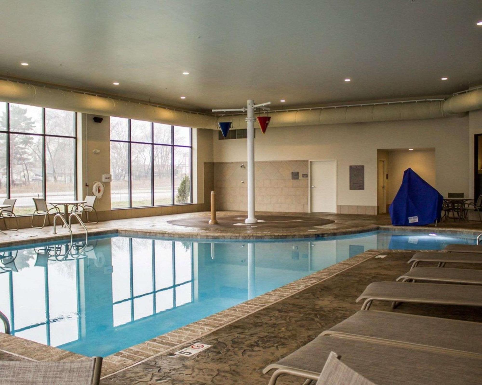 Comfort Inn & Suites Wadsworth Buitenkant foto
