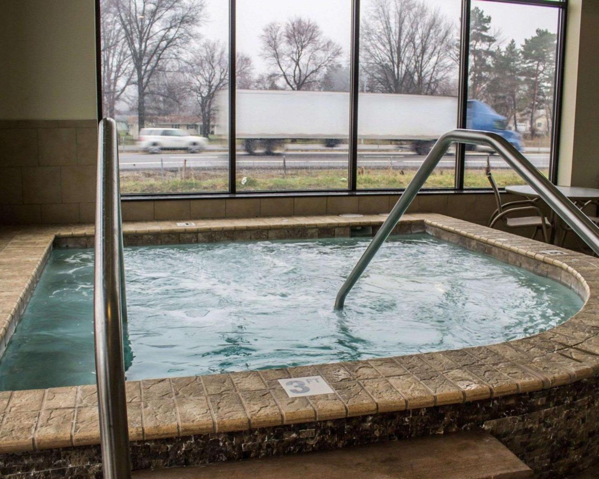 Comfort Inn & Suites Wadsworth Buitenkant foto