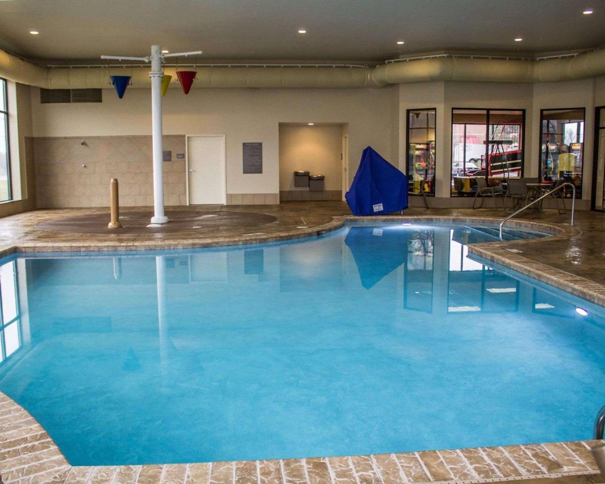 Comfort Inn & Suites Wadsworth Buitenkant foto