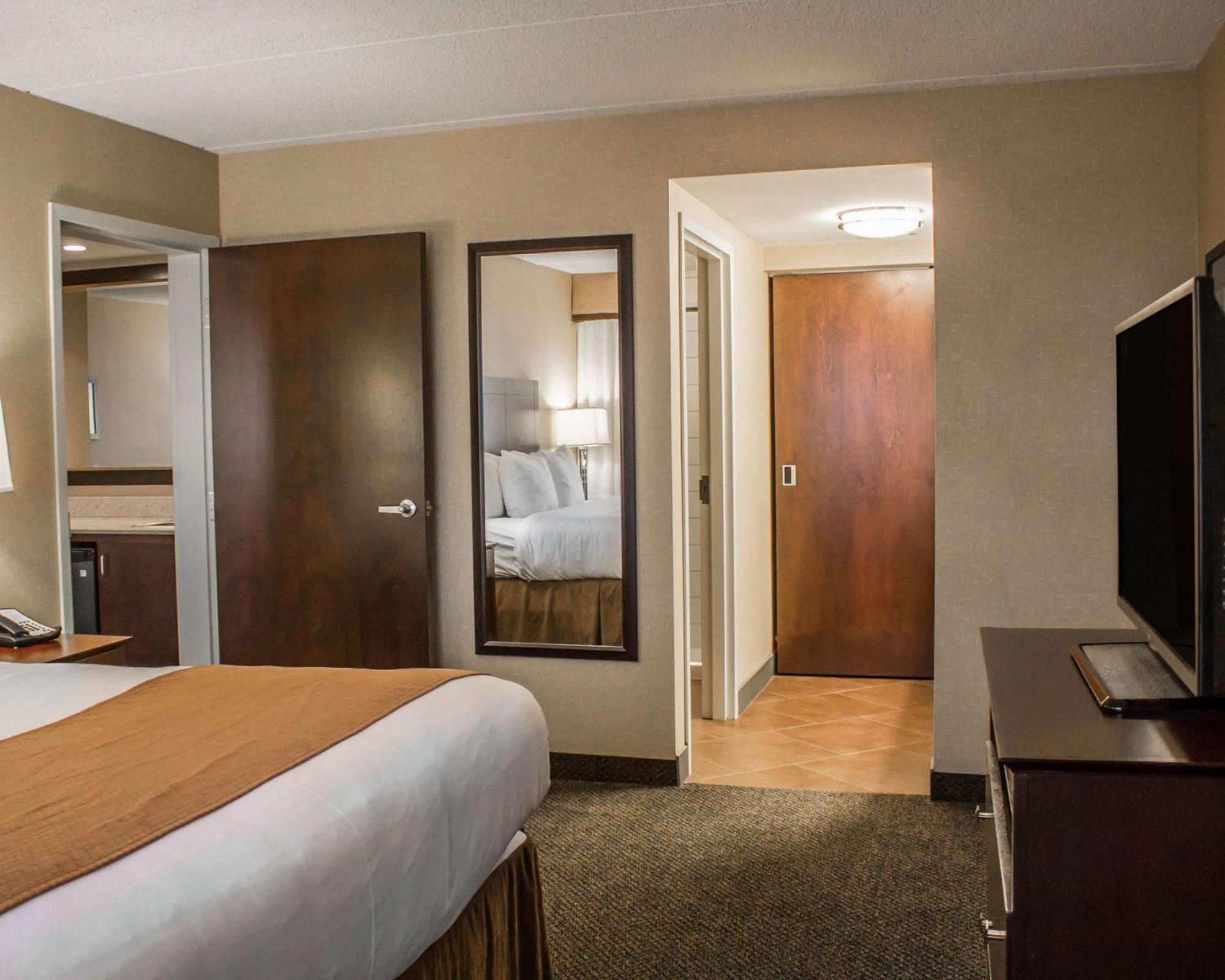 Comfort Inn & Suites Wadsworth Buitenkant foto