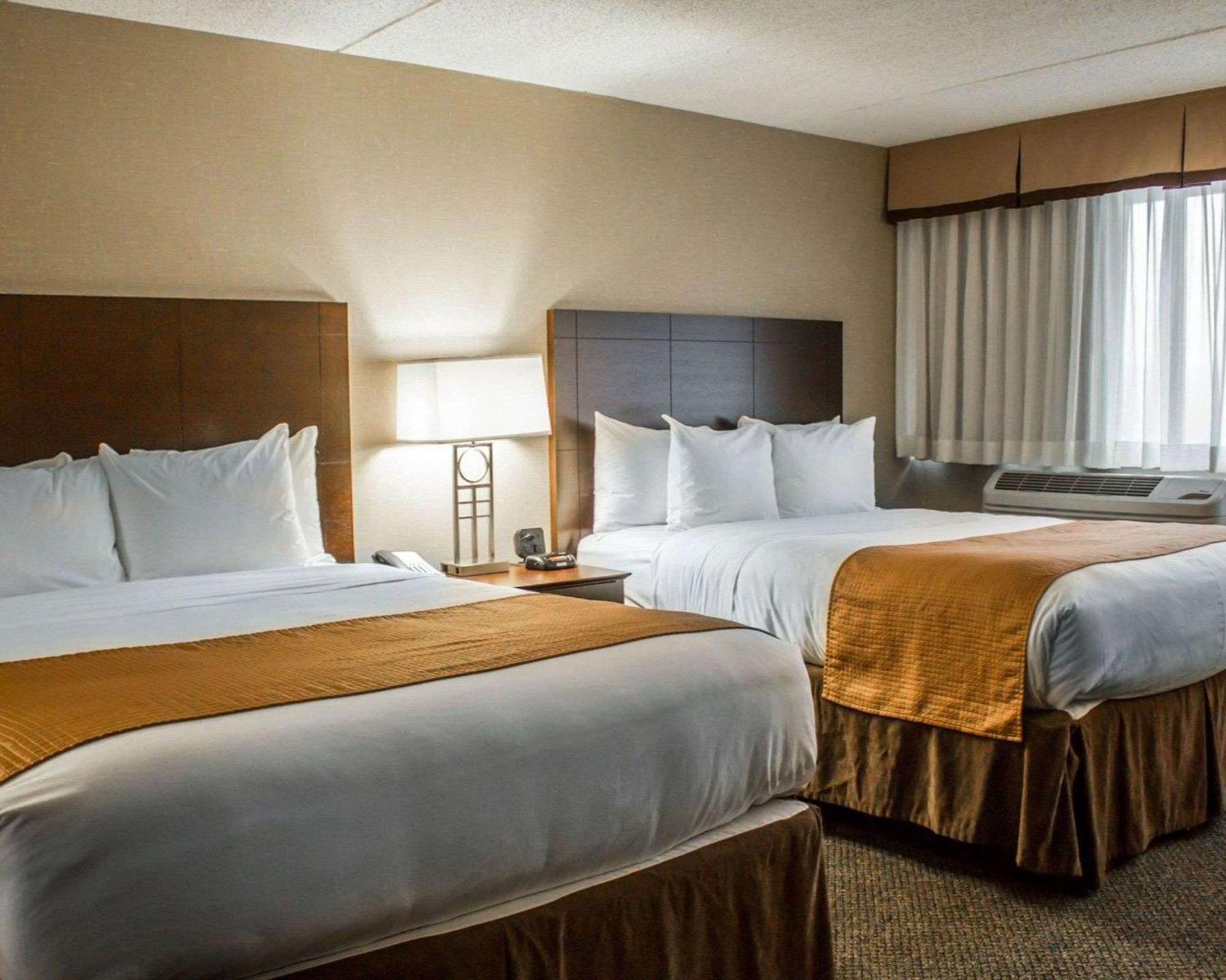 Comfort Inn & Suites Wadsworth Buitenkant foto