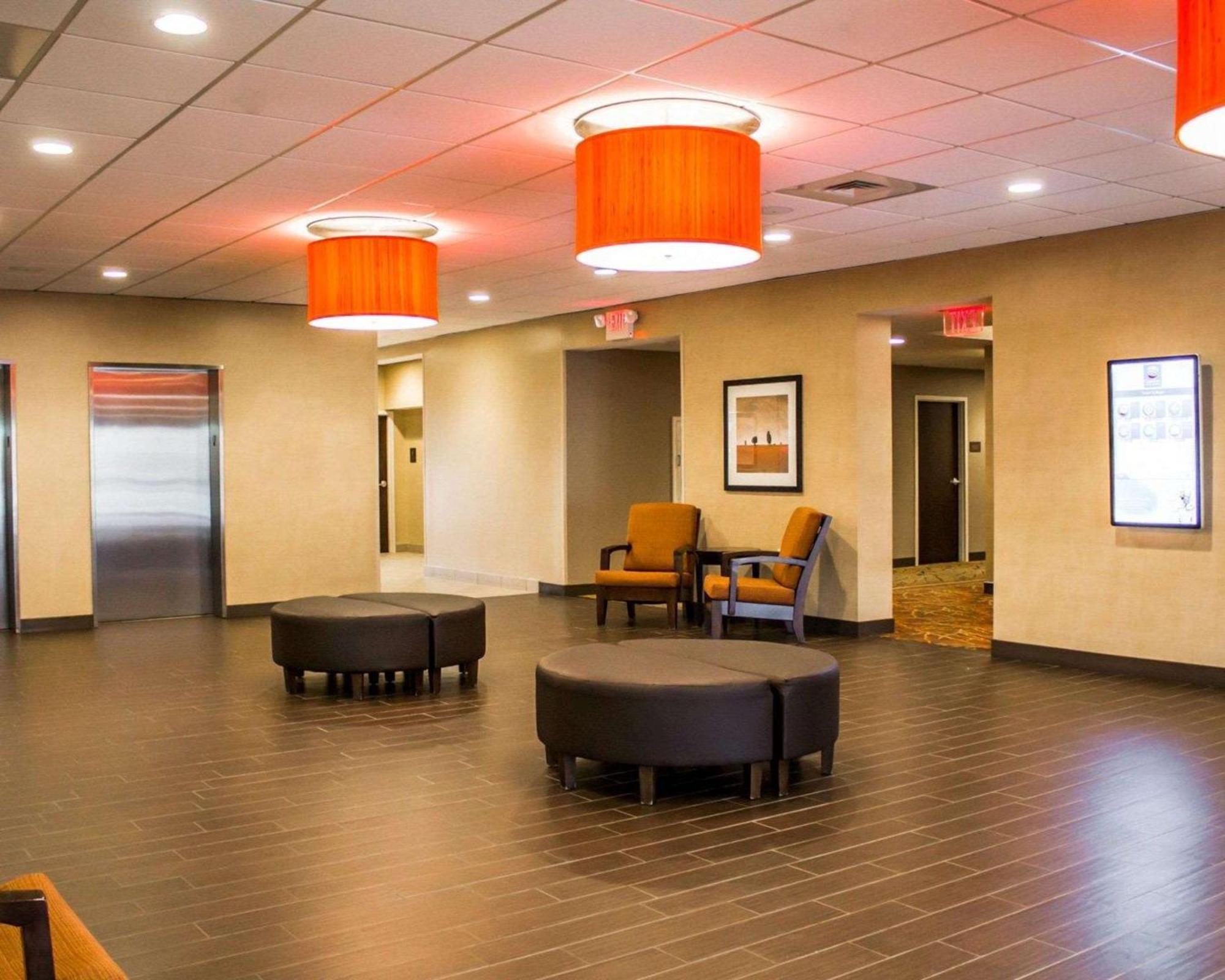 Comfort Inn & Suites Wadsworth Buitenkant foto