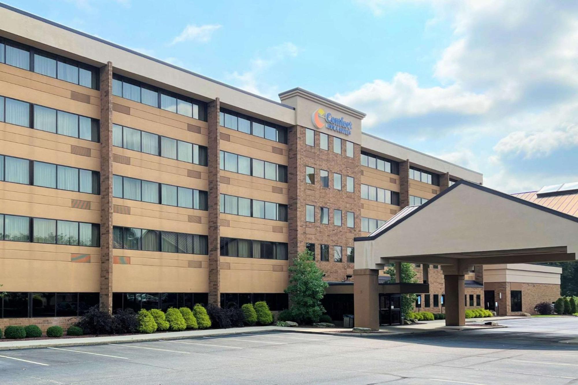 Comfort Inn & Suites Wadsworth Buitenkant foto