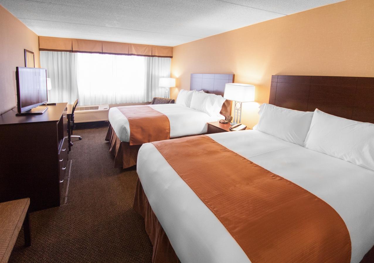 Comfort Inn & Suites Wadsworth Buitenkant foto
